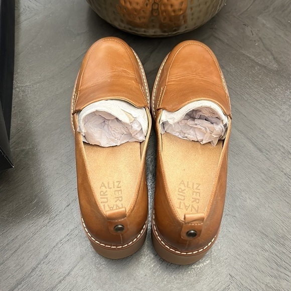 NATURALIZER Darry Lug Sole Loafers (WIDE) - Picture 9 of 13